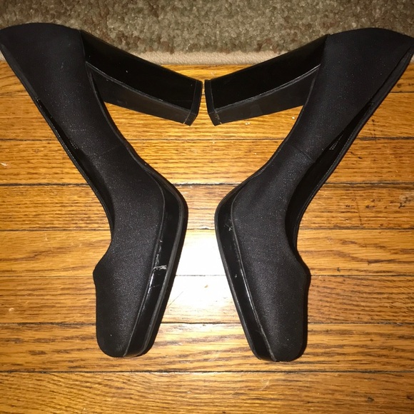 Black fabric block heels/pump - Picture 2 of 6